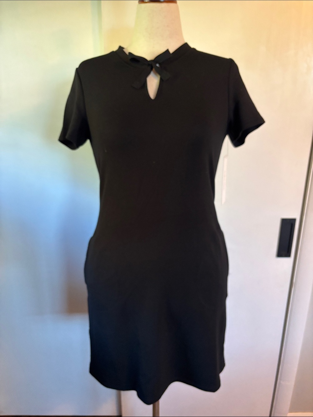 Calvin Klein Black Short Sleeve Tie-Neck Shift Dress